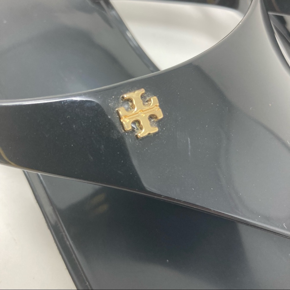 Tory Burch Black Jelly Thong Sandals with Gold Logo - Picture 4 of 7